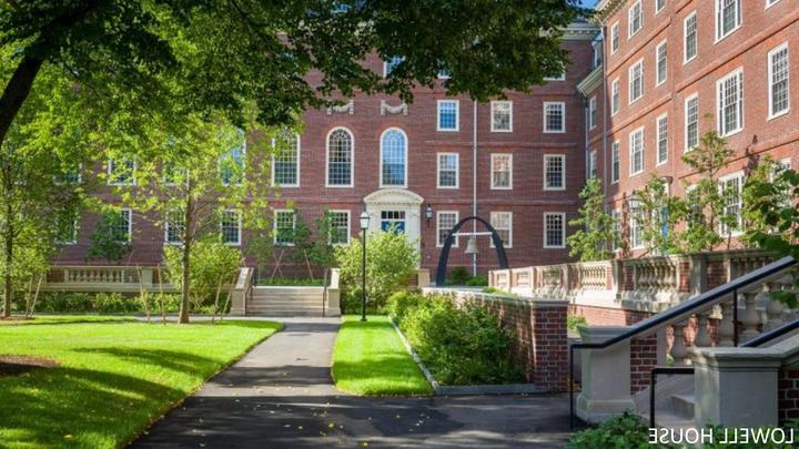lowell_house_-_courtyard_3.jpg