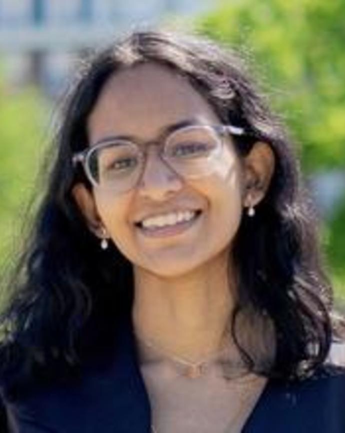 Headshot Akila Muthukumar